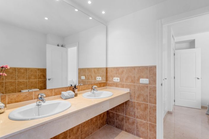 Image No.24-2 Bed Apartment for sale