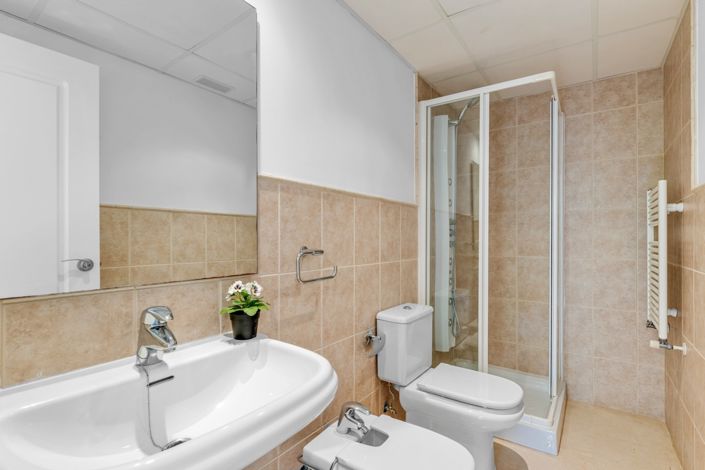 Image No.26-2 Bed Apartment for sale