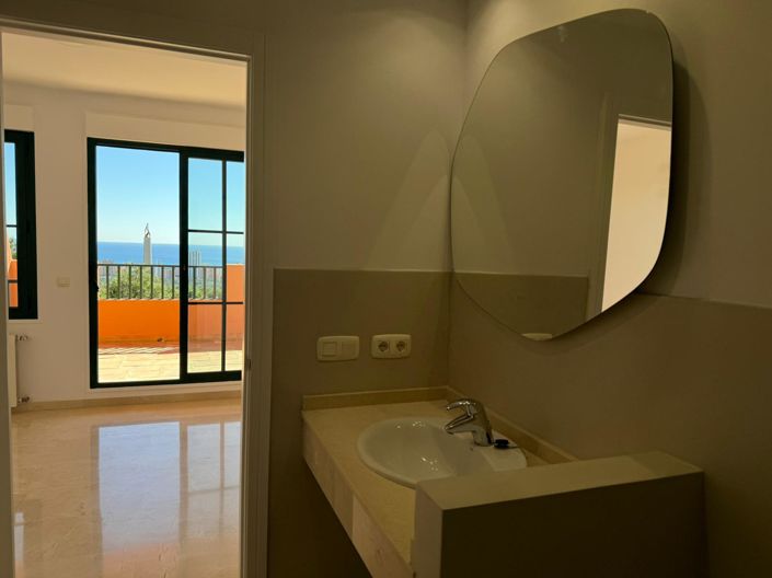 Image No.10-1 Bed Apartment for sale