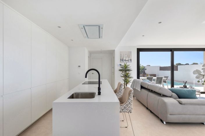 Image No.11-3 Bed Villa / Detached for sale