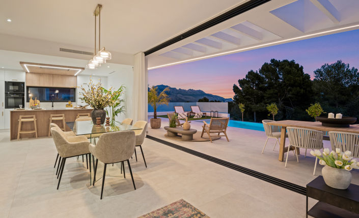 Image No.6-4 Bed Villa / Detached for sale