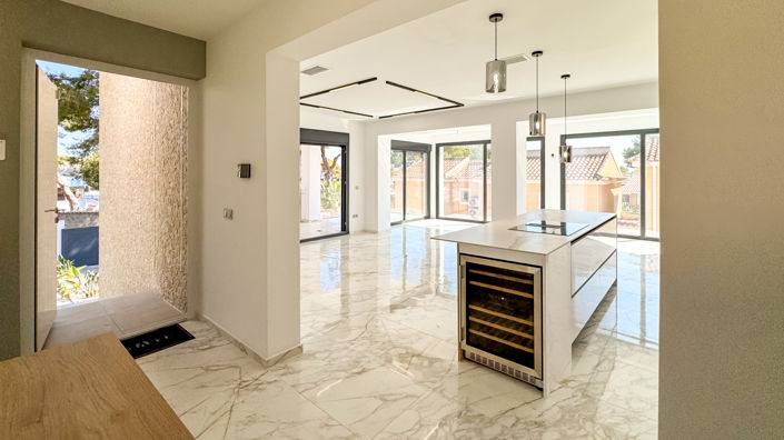 Image No.4-4 Bed Villa / Detached for sale