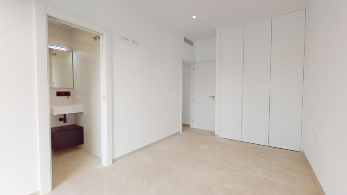 Image No.16-3 Bed Villa / Detached for sale