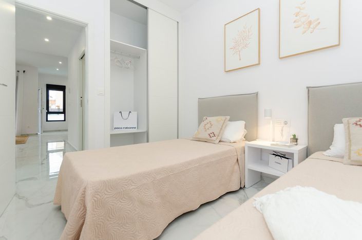 Image No.8-3 Bed Villa / Detached for sale