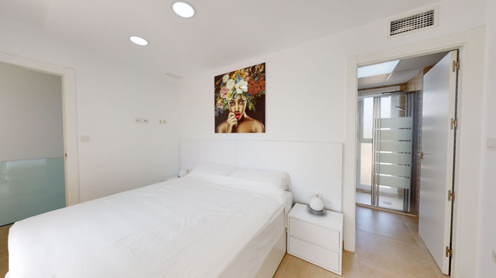 Image No.14-3 Bed Villa / Detached for sale