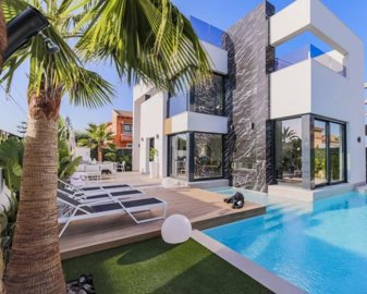 Villa / Détaché de 3 chambres à vendre à Torrevieja