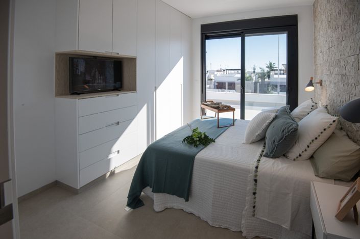 Image No.10-3 Bed Villa / Detached for sale