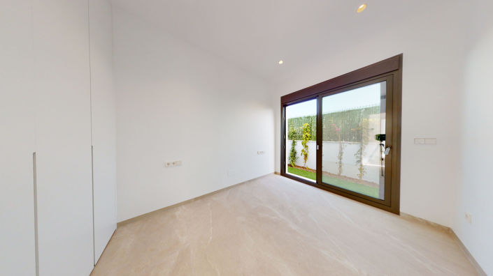 Image No.20-3 Bed Villa / Detached for sale