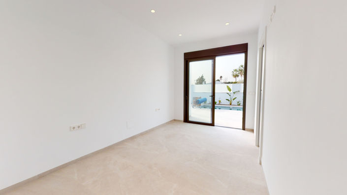 Image No.11-3 Bed Villa / Detached for sale