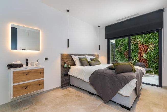 Image No.15-3 Bed Villa / Detached for sale