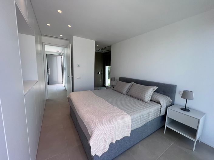 Image No.12-3 Bed Villa / Detached for sale