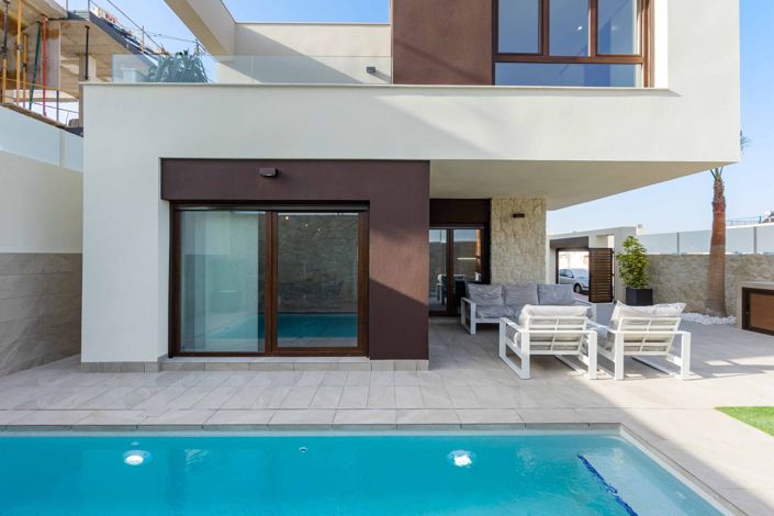 Image No.14-3 Bed Villa / Detached for sale