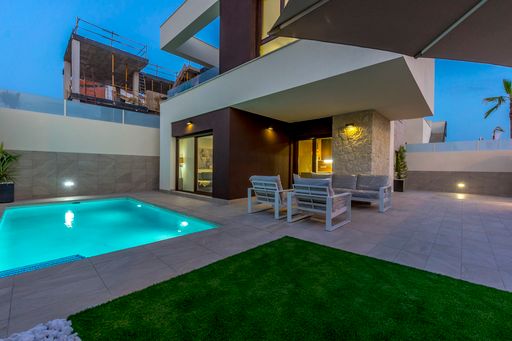 Image No.15-3 Bed Villa / Detached for sale