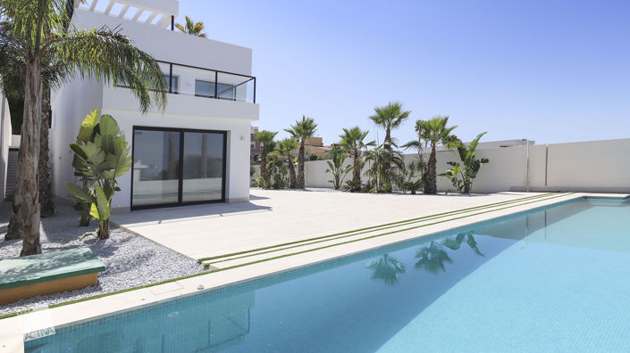 Image No.28-5 Bed Villa / Detached for sale