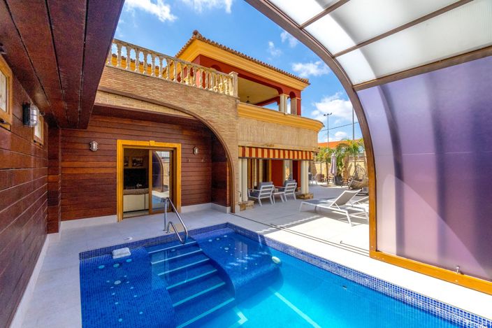 Image No.14-3 Bed Villa / Detached for sale