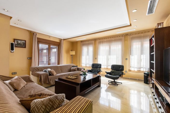 Image No.19-3 Bed Villa / Detached for sale