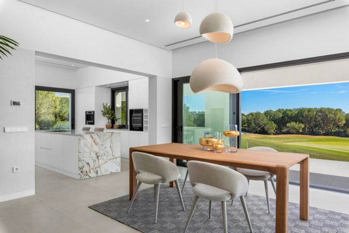 Image No.11-3 Bed Villa / Detached for sale