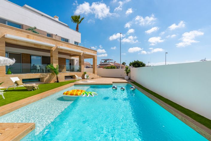 Image No.2-4 Bed Villa / Detached for sale