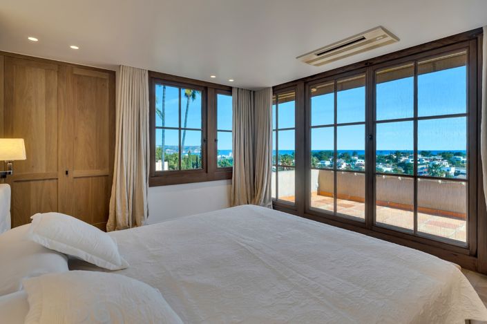 Image No.36-4 Bed Villa / Detached for sale