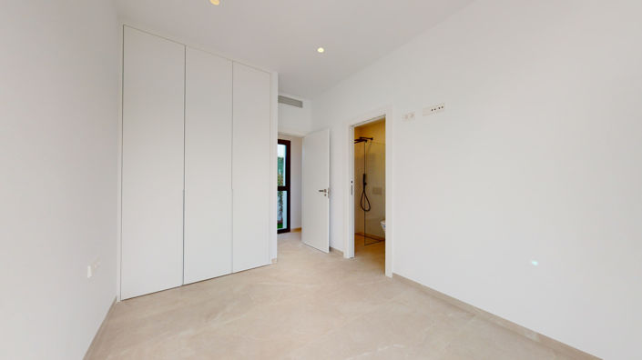 Image No.9-3 Bed Villa / Detached for sale
