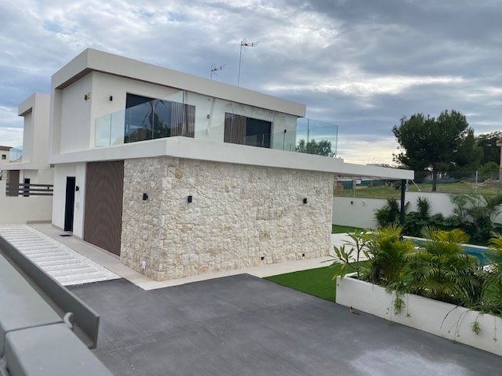 Image No.16-3 Bed Villa / Detached for sale