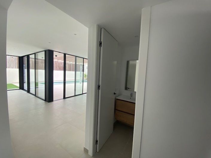 Image No.27-3 Bed Villa / Detached for sale