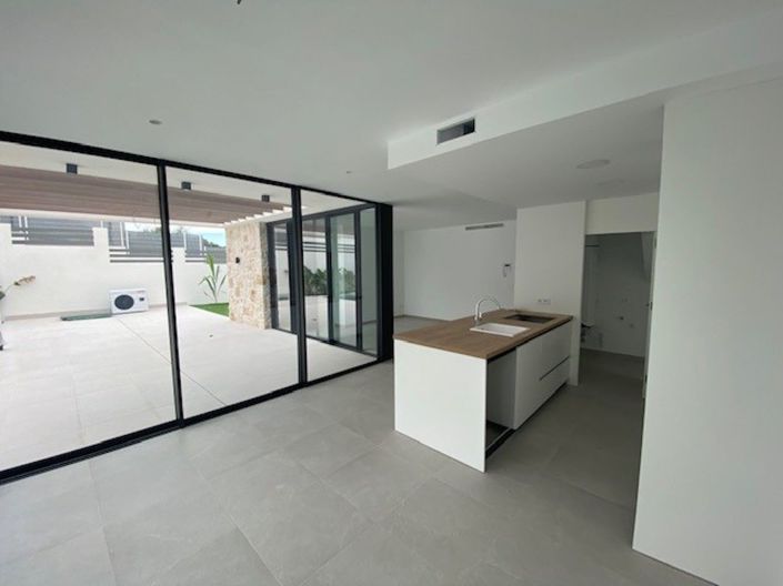 Image No.9-3 Bed Villa / Detached for sale
