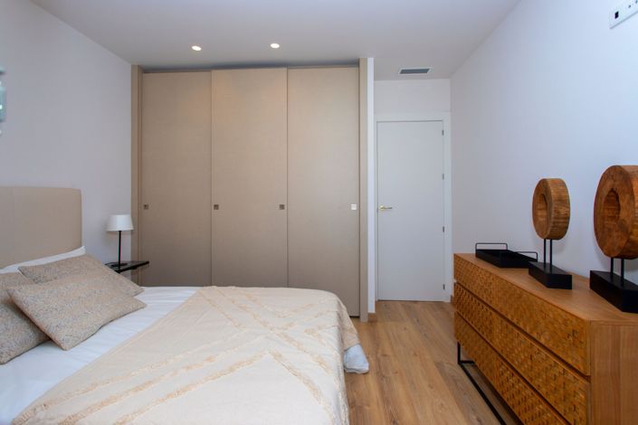 Image No.19-3 Bed Townhouse for sale