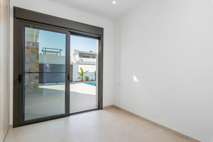 Image No.31-3 Bed Villa / Detached for sale