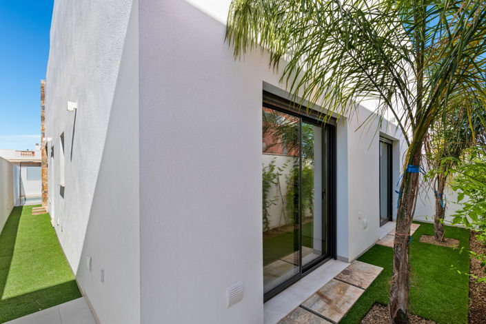 Image No.27-3 Bed Villa / Detached for sale