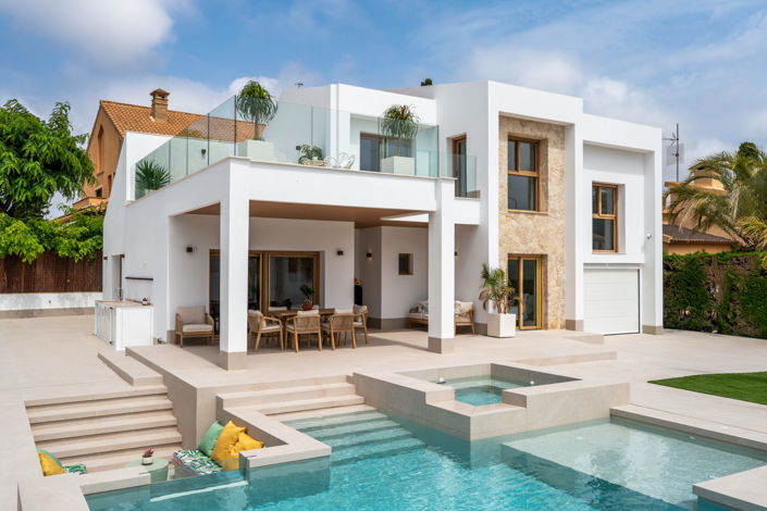 Image No.2-3 Bed Villa / Detached for sale