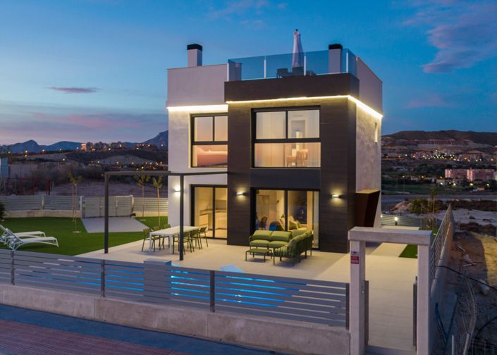 Image No.14-3 Bed Villa / Detached for sale