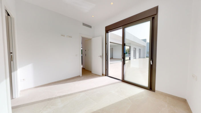 Image No.18-3 Bed Villa / Detached for sale