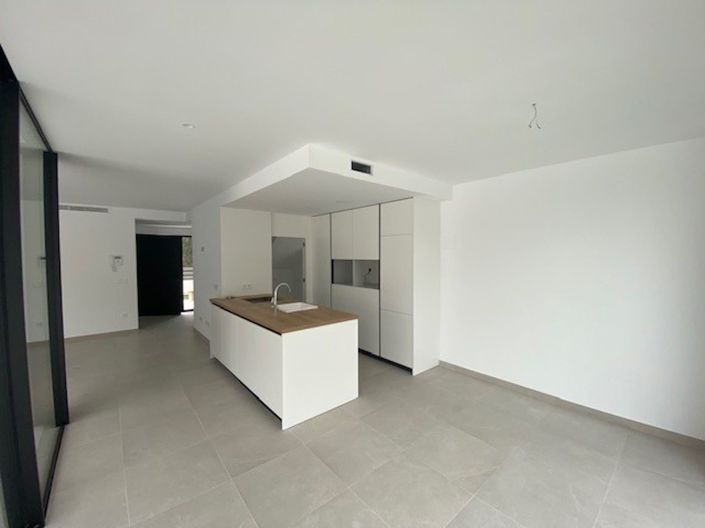 Image No.10-3 Bed Villa / Detached for sale