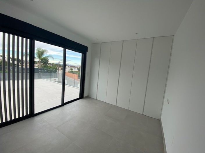 Image No.12-3 Bed Villa / Detached for sale