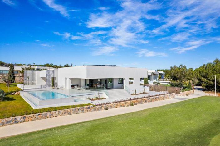 Image No.32-3 Bed Villa / Detached for sale