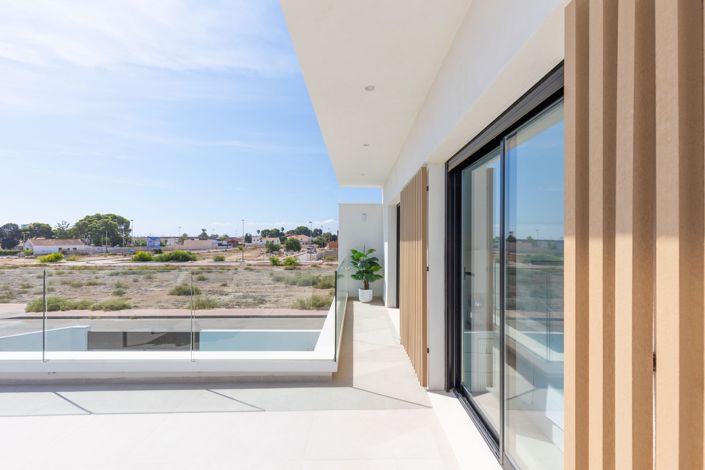 Image No.26-3 Bed Villa / Detached for sale