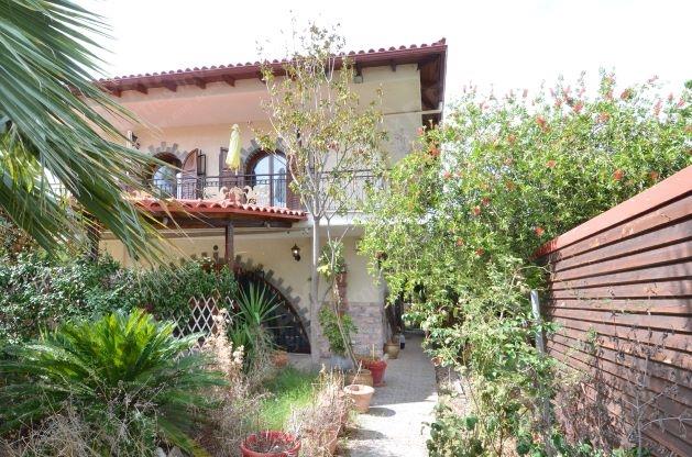 Image No.1-2 Bed Villa / Detached for sale