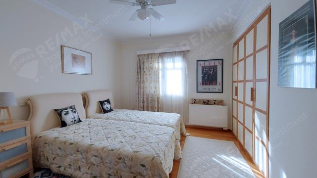 Image No.5-5 Bed Villa / Detached for sale