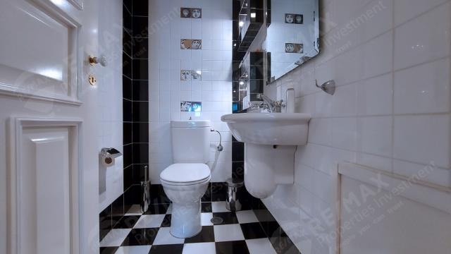 Image No.20-5 Bed Villa / Detached for sale