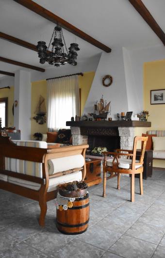 Image No.10-6 Bed House for sale