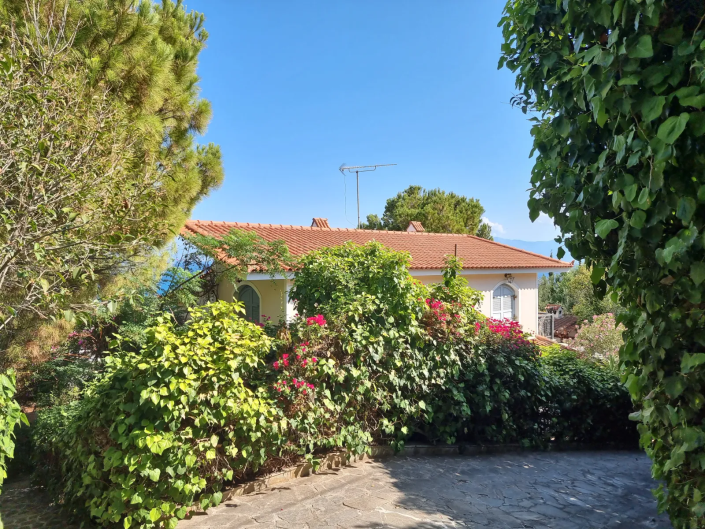 Image No.12-5 Bed Villa / Detached for sale