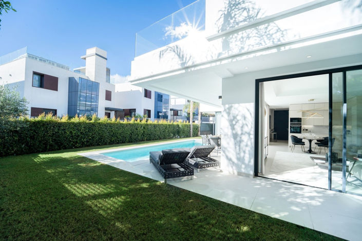 Image No.4-4 Bed Villa for sale