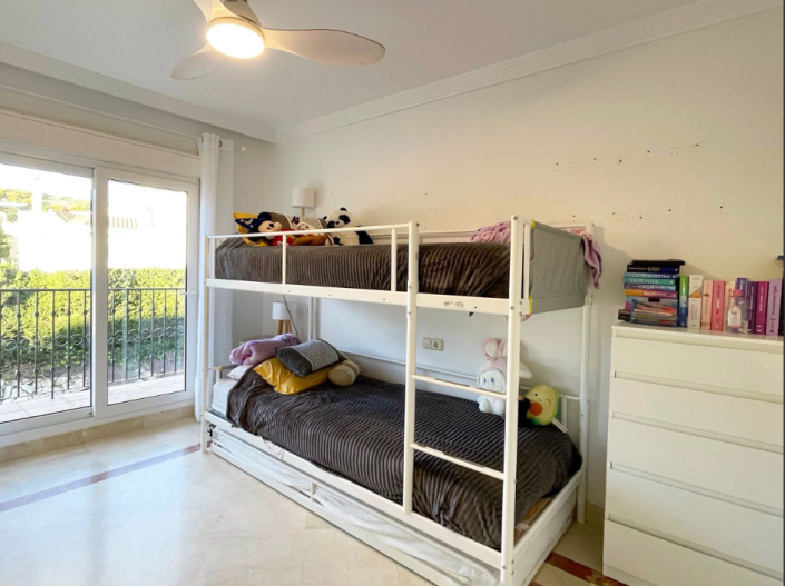 Image No.18-3 Bed Semi-Detached for sale