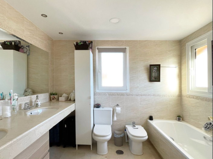 Image No.19-3 Bed Semi-Detached for sale