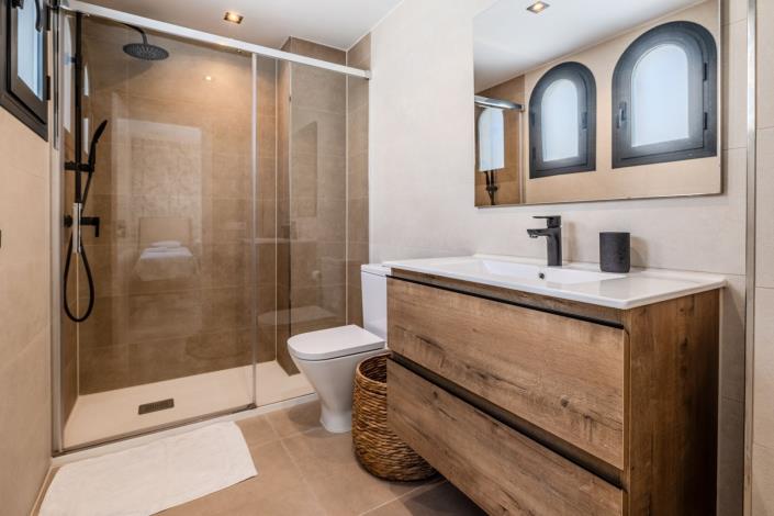 Image No.13-3 Bed Townhouse for sale