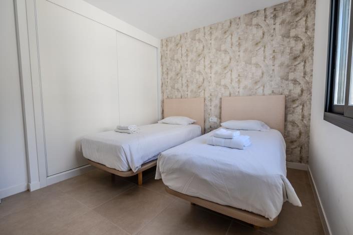 Image No.11-3 Bed Townhouse for sale