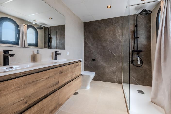 Image No.19-3 Bed Townhouse for sale