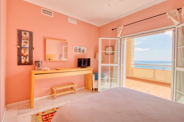 Image No.20-3 Bed Apartment for sale