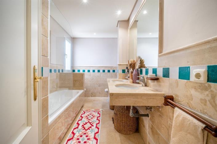 Image No.21-3 Bed Apartment for sale